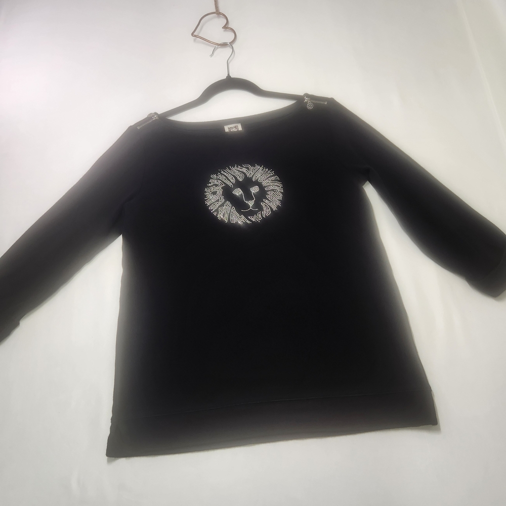 ⭐️Anne Klein Black Blouse with Silver Badazzled Lion Head Size Small